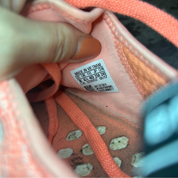 Adidas NMD R1 Sneakers BY3034 Womens sz 8 - peach - Picture 6 of 6